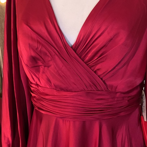 Mac Duggal SPIT BISHOP SIFFVE WRAP OVER FLOWY GOWN 67847 - Picture 9 of 16